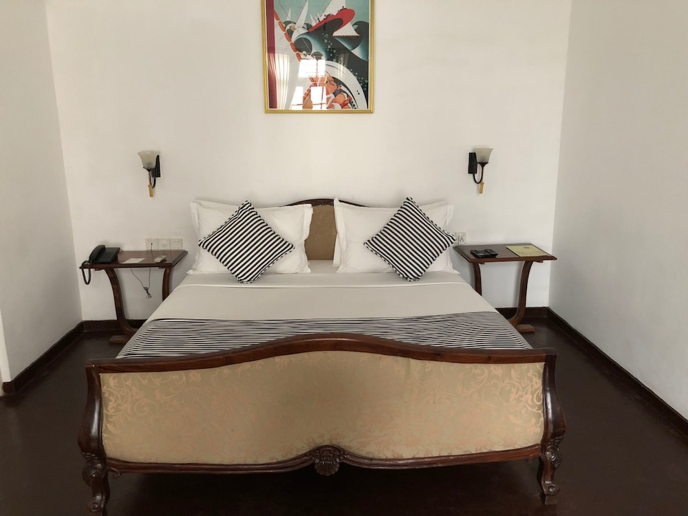 Deluxe Room, 1 King Bed photo 2