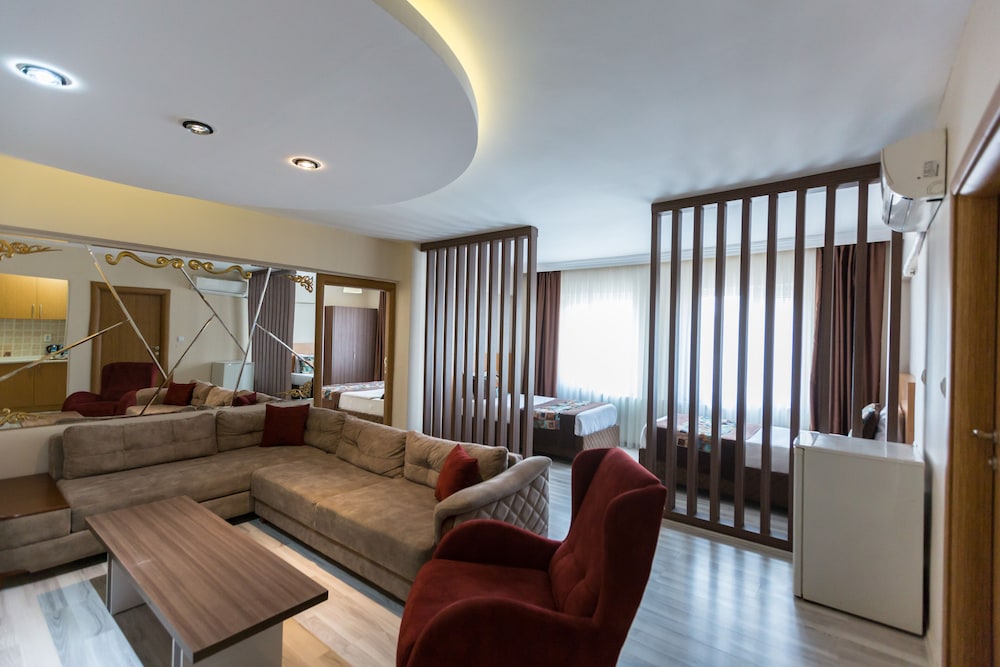 Deluxe Suite photo 1