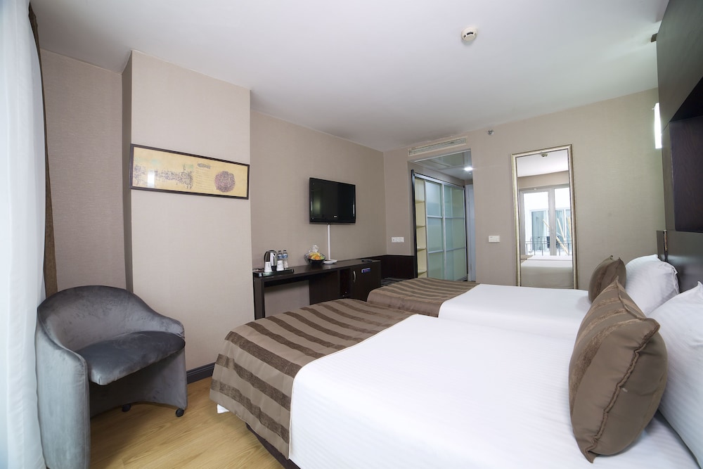 Standard Twin Room, 2 Twin Beds, Courtyard View photo 1