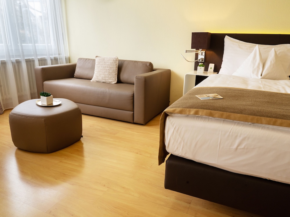 Deluxe Double or Twin Room, Non Smoking (partially with Balcony ) photo 3