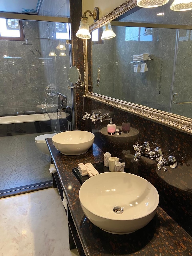 Royal Suite Room - Photo 18