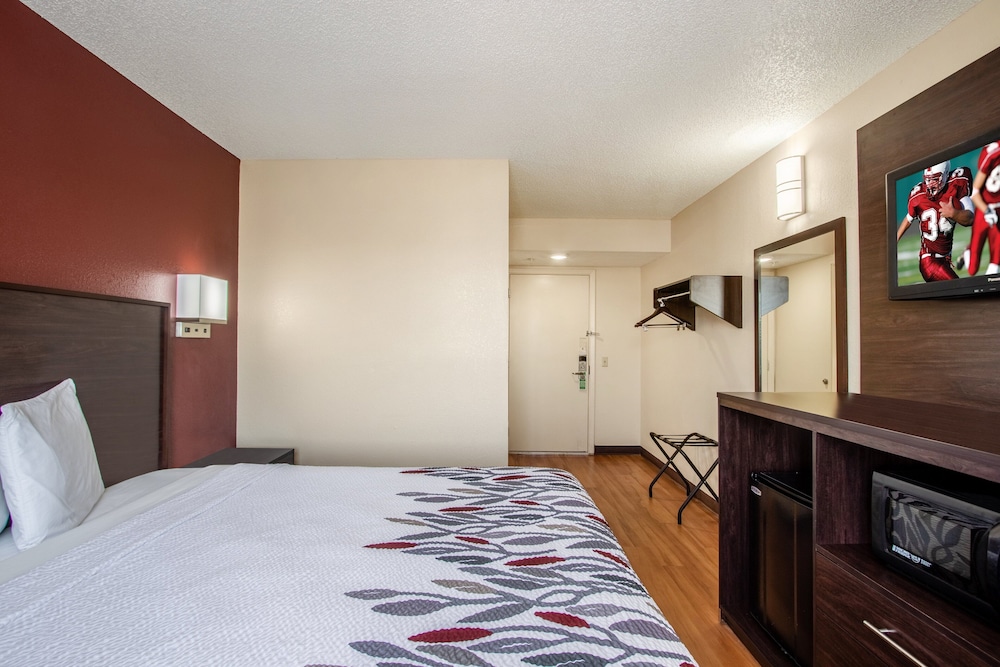 Deluxe Room, 1 Double Bed, Accessible, Non Smoking (Roll-In Shower) - Photo 1