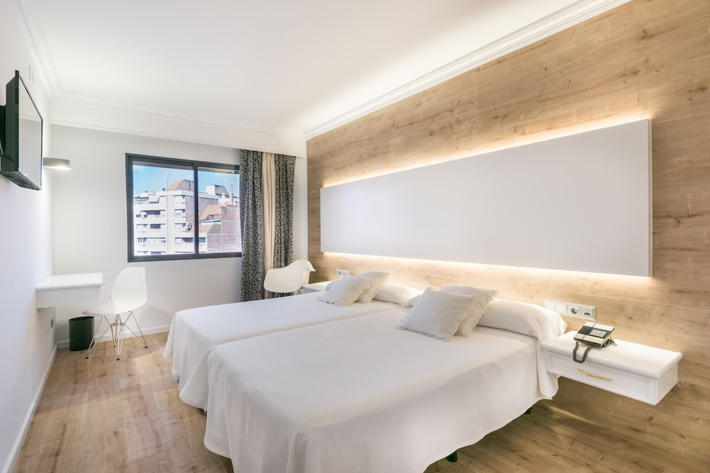 Double or Twin Room - Photo 8
