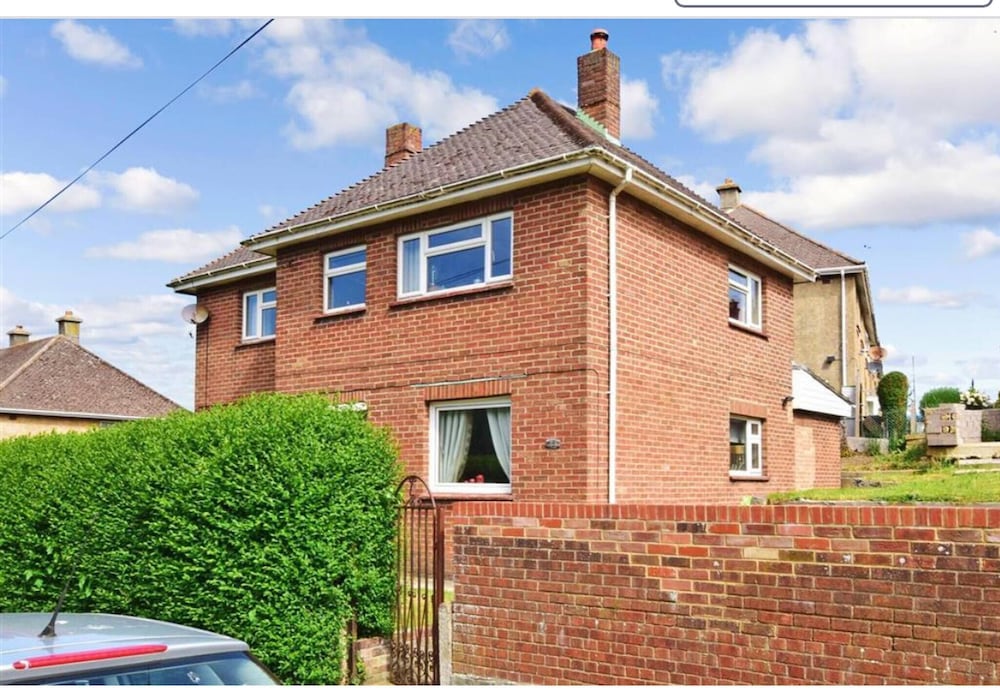 Relax in This Charming East Cowes House With Garden and BBQ, Zdjęcie 17
