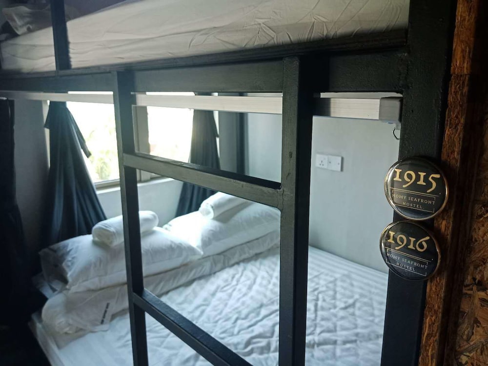 Queen Bed in 14-Bed Mixed Dormitory Room
