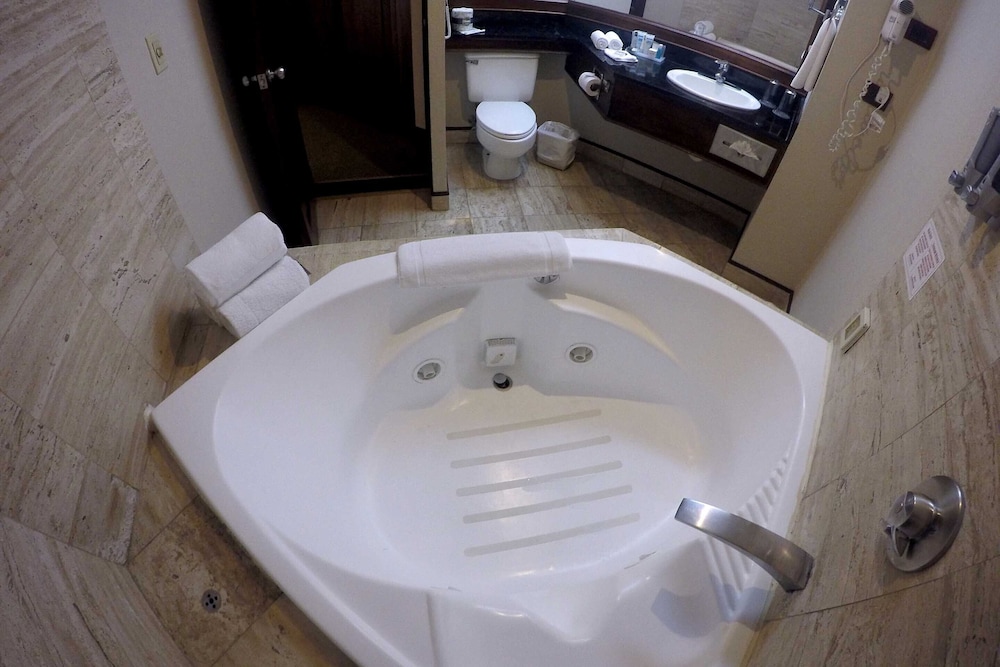 Junior Suite, 1 King Bed - Photo 4