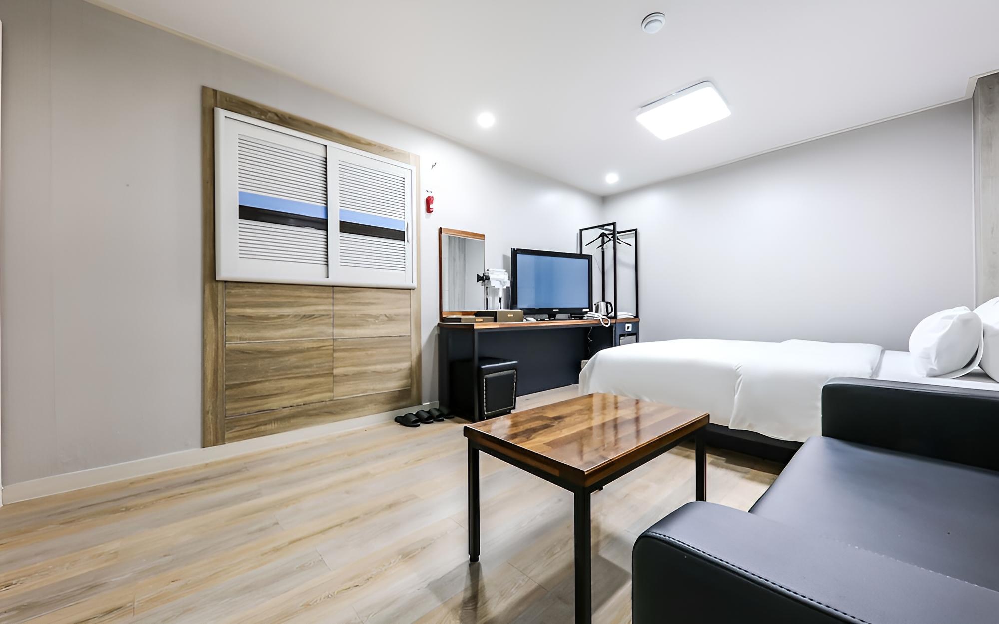 Room (SuiteRoom)