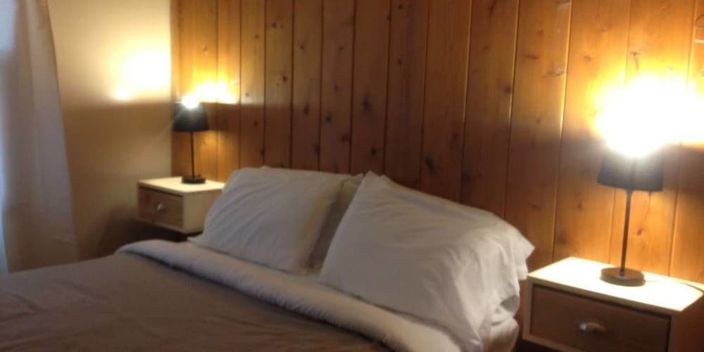 Cabin, 2 Bedrooms, Kitchen (The Eagle) photo 3