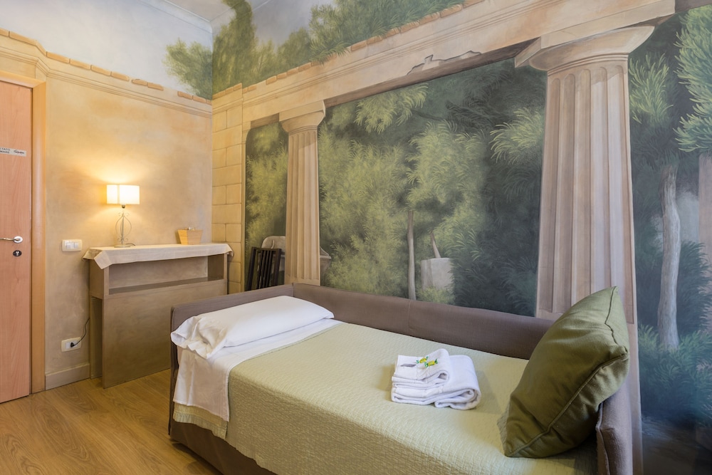 Economy Double or Twin Room (extra bed) photo 2