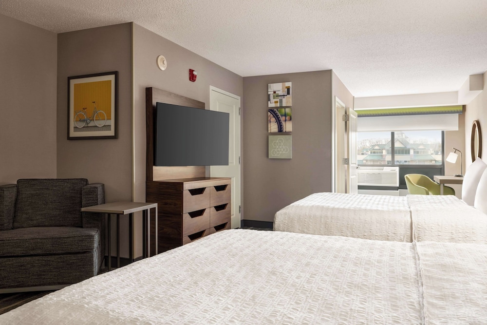 Room, 2 Queen Beds, Accessible, Non Smoking - Photo 1