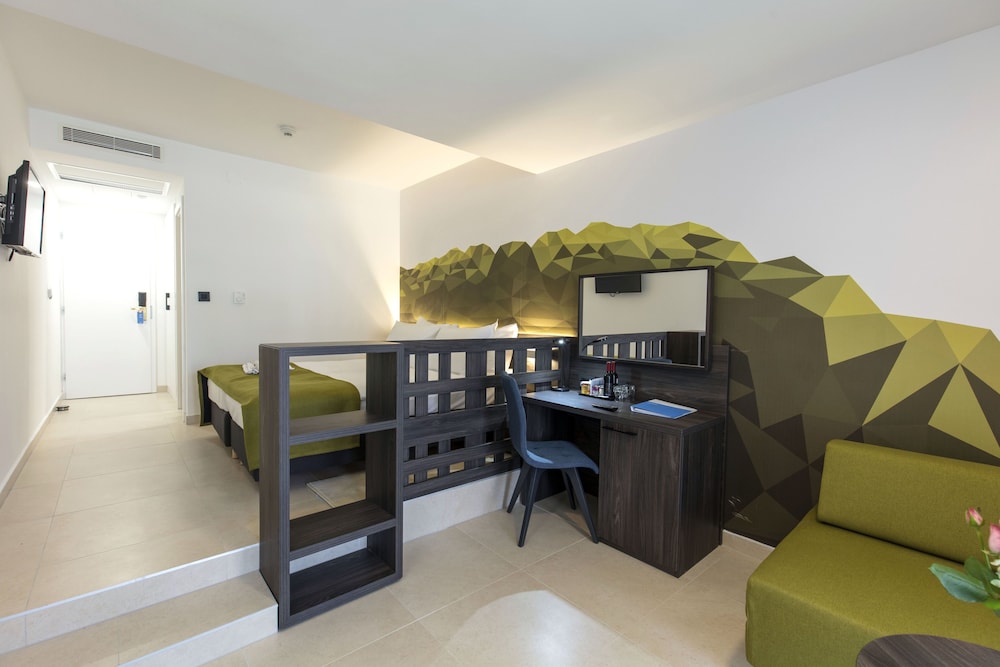 Superior Double Room, Balcony, Park View - Photo 4