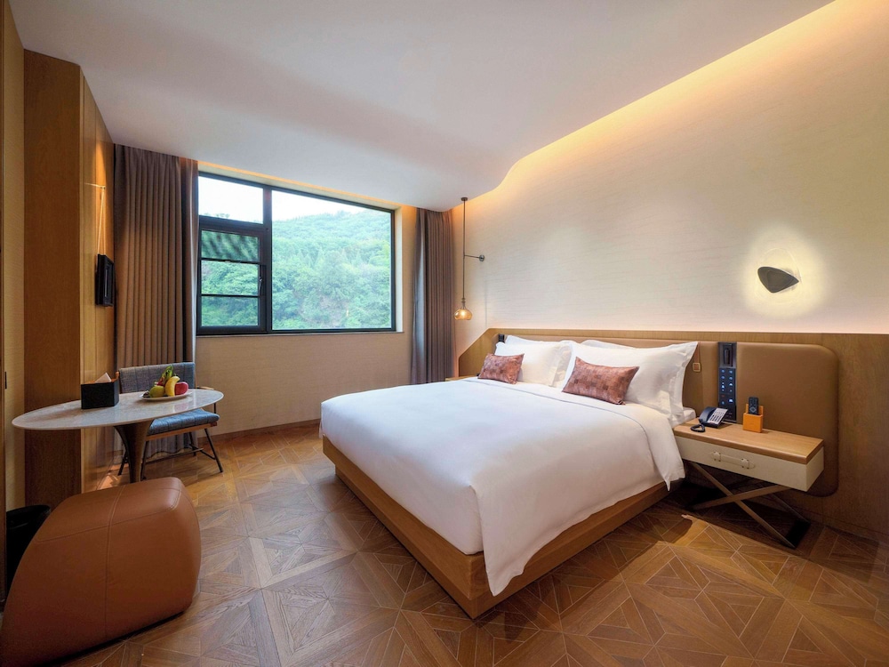 Superior Room, 1 King Bed photo 1