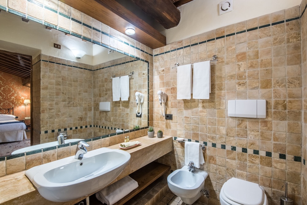 Classic Double or Twin Room, City View - Photo 4