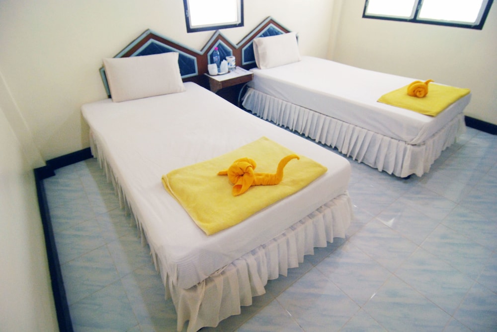 Bungalow, 2 Twin Beds (Fan Only) photo 2