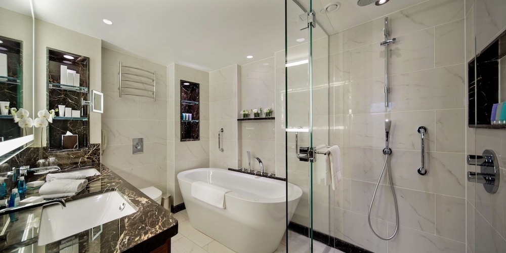 Two Bedroom Family Suite with Bosphorus View, Lounge Access thumbnail 5