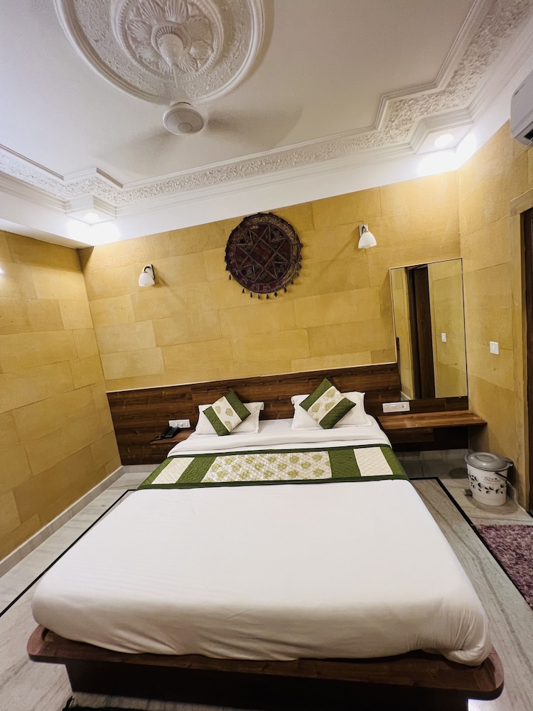 Budget Non AC room - Photo 5