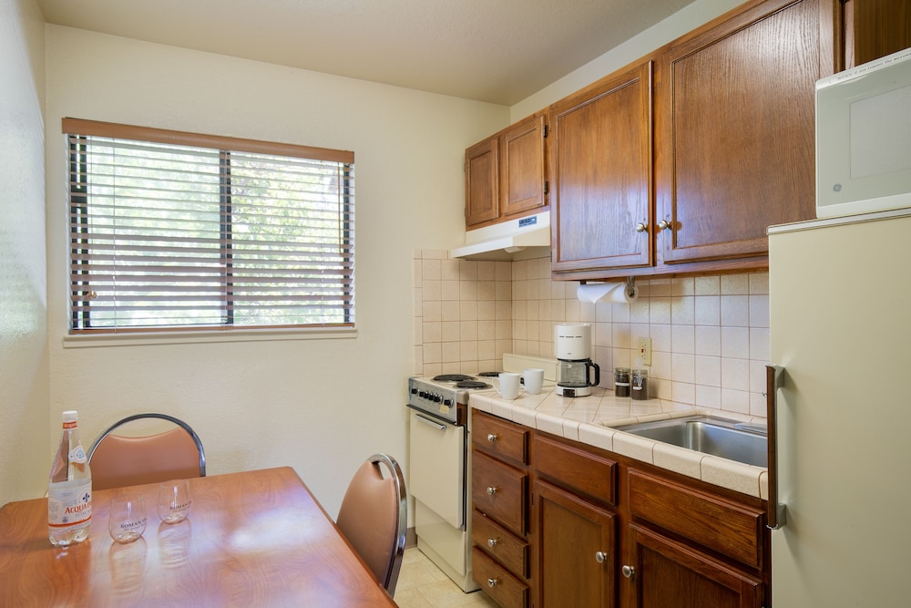 Standard Room, 2 Queen Beds, with Kitchen