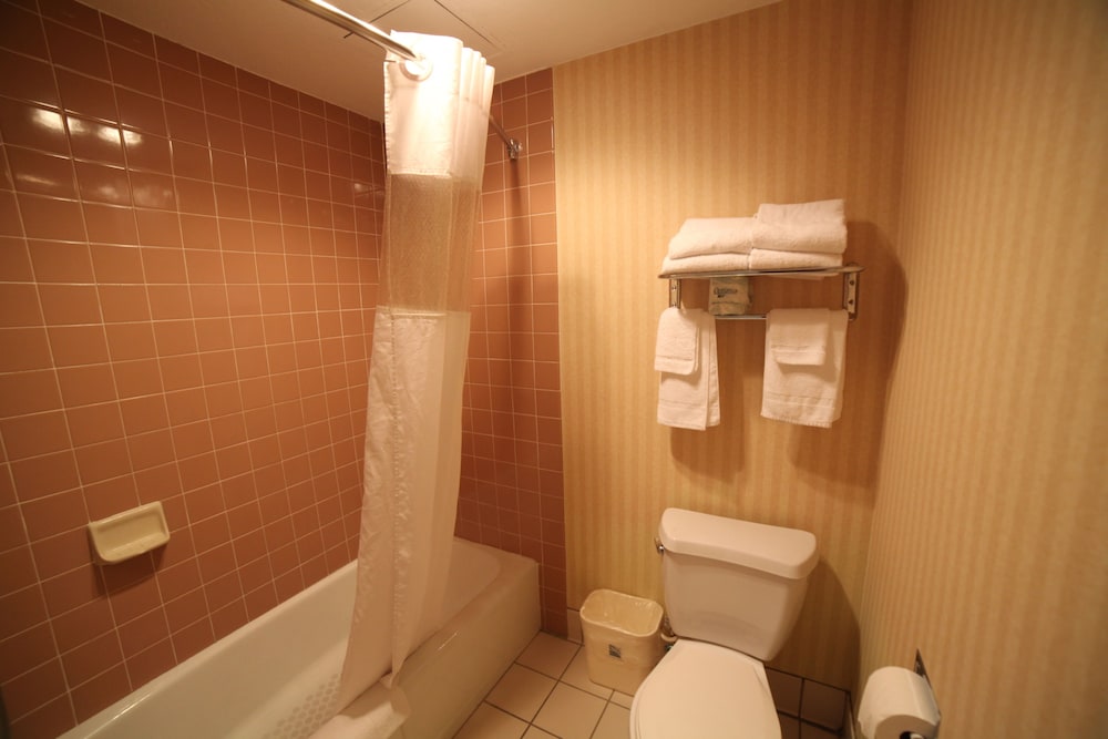 Standard Room, 2 Queen Beds - Photo 2