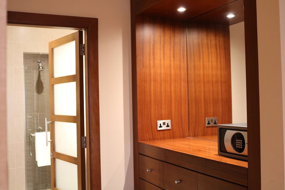 Suite, 1 Bedroom, Balcony - Photo 25