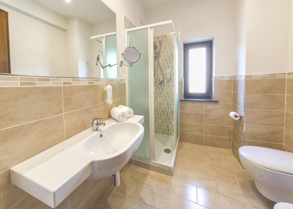 Standard Double Room - Photo 6
