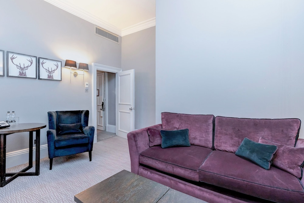 Deluxe Triple Suite - Photo 11