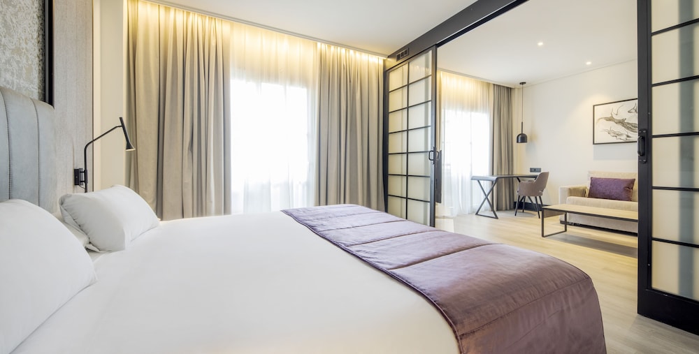 Premium Suite, 2 adults and 1 child - Photo 4