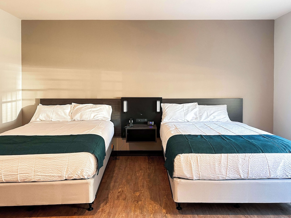 Standard Room, 2 Queen Beds, Non Smoking