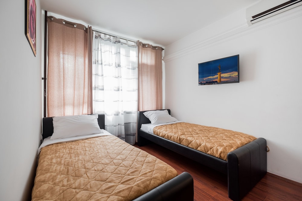 Comfort Quadruple Room, Park View