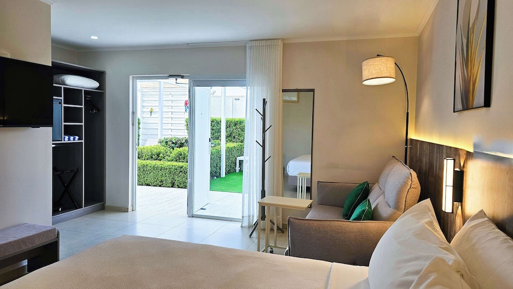 Deluxe Room, 1 King Bed, Non Smoking (with Sofabed)