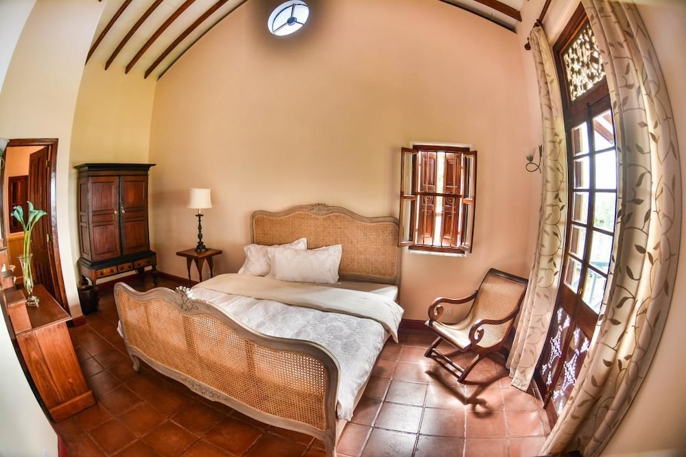 Luxury Suite, 1 King Bed, Hill View photo 1