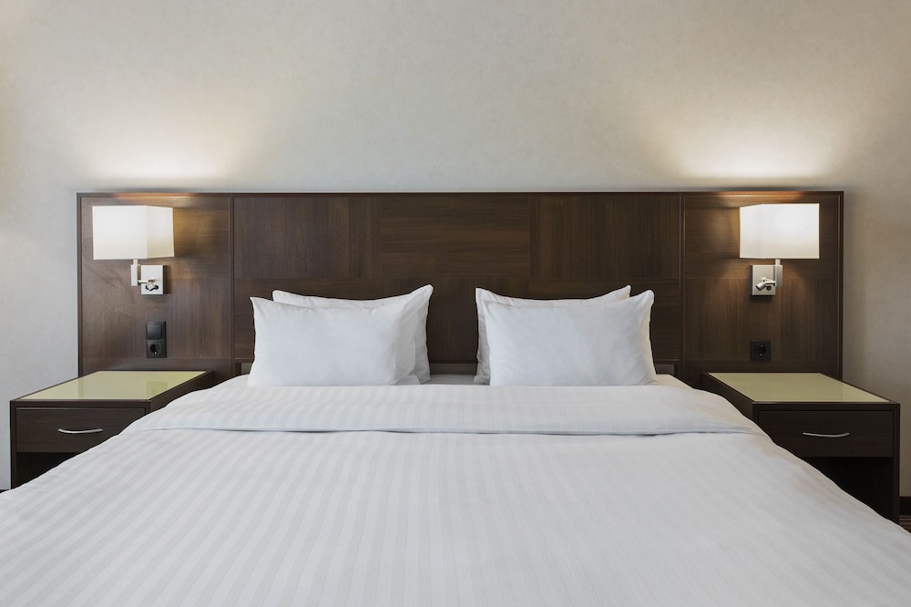 Superior Room, 1 King Bed, Courtyard View - Photo 2