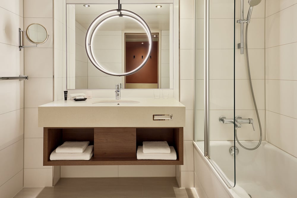Deluxe Room - Photo 15
