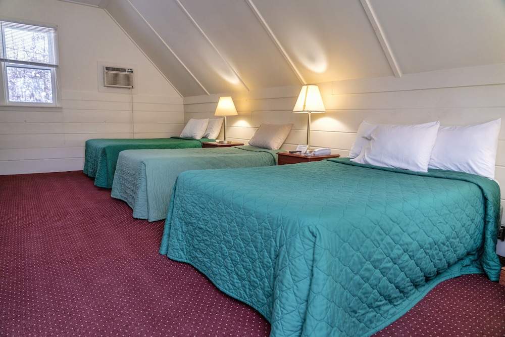Loft 2 Full Beds and 1 Twin Bed