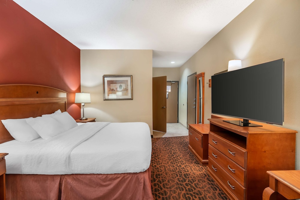 Standard Room, 1 King Bed, Accessible, Non Smoking - Photo 3