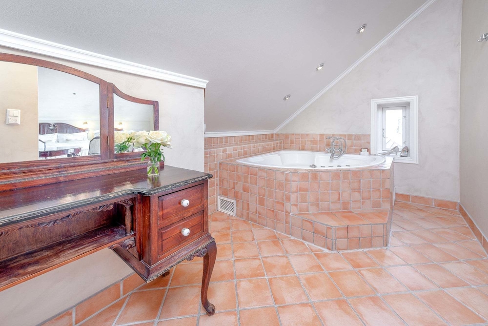 Suite - Photo 8