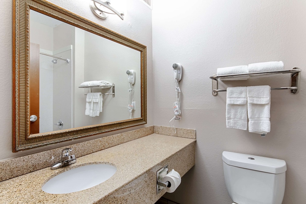 Suite, 2 Queen Beds - Photo 3
