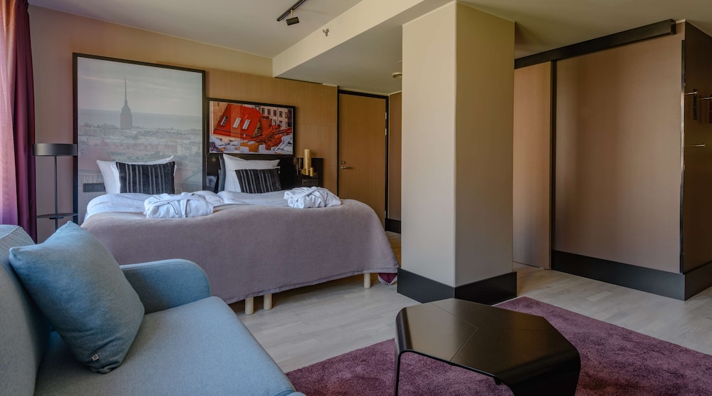 Grand Room, 1 King Bed