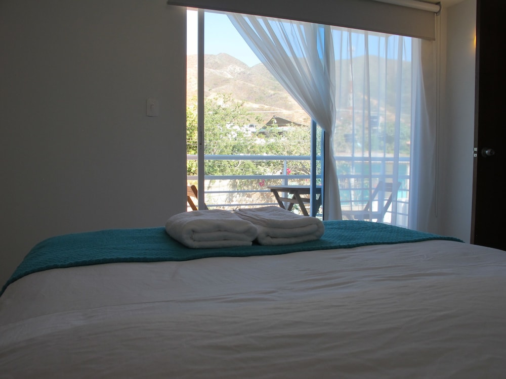 Panoramic Room, 1 Queen Bed, Non Smoking, Bay View photo 3