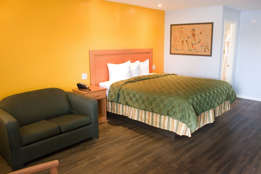 Standard Room, 1 King Bed - Photo 1