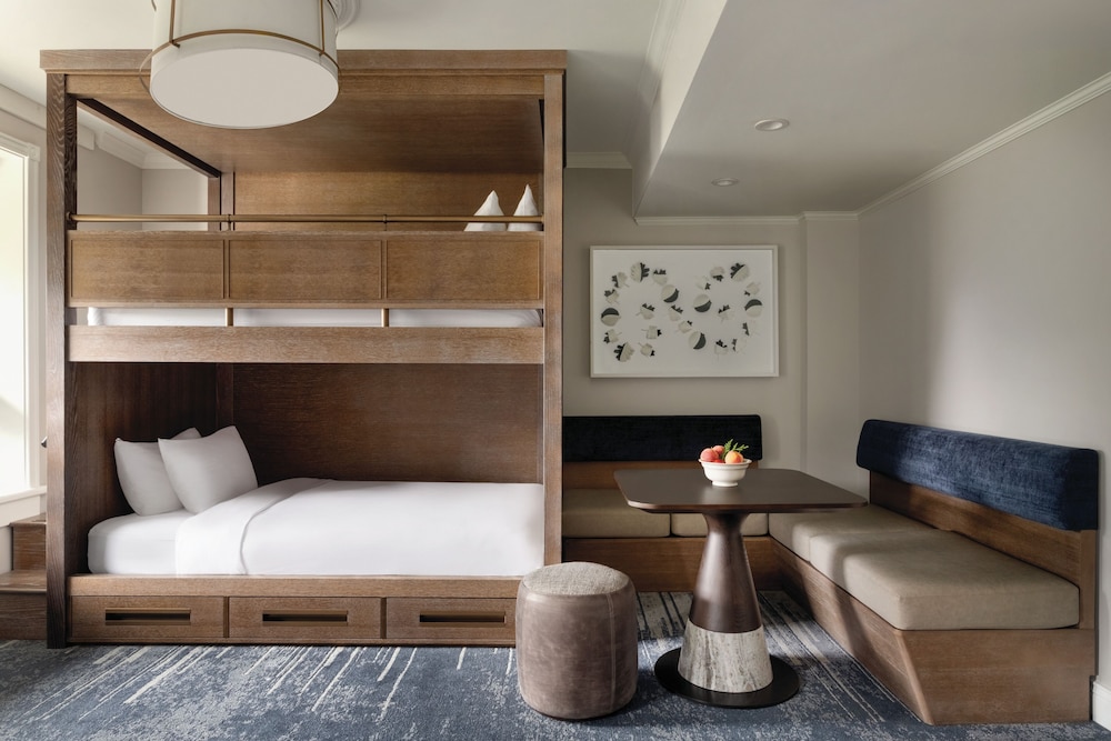 Family Room, Multiple Beds (Gatehouse) - Photo 4