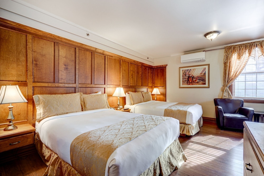 Standard Double Room, 2 Queen Beds photo 1