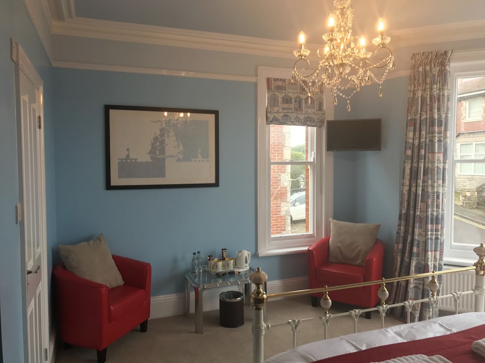 Suite, Ensuite photo 3