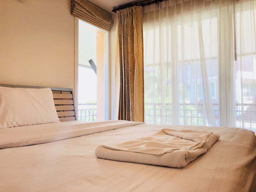 4-Bedroom Villa with Private Pool photo 2