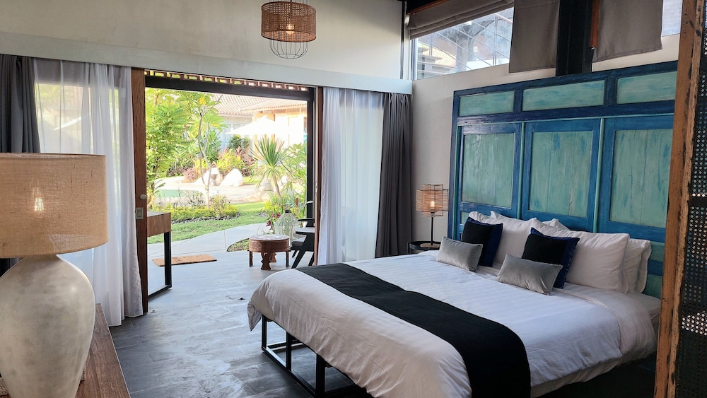 Superior Double or Twin Room, 1 King Bed, Terrace, Poolside photo 1