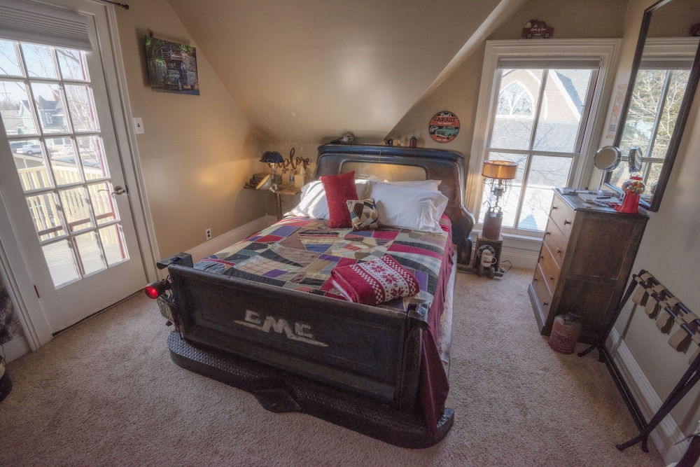 Double Bubble Gum Room