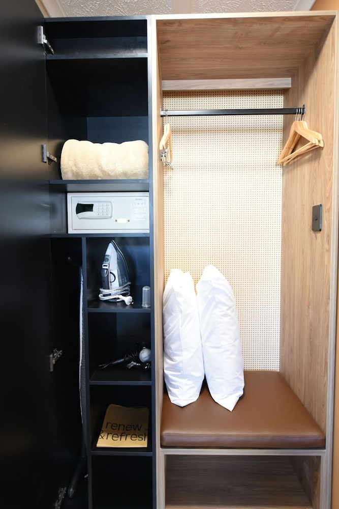Standard Room, Multiple Beds photo 2