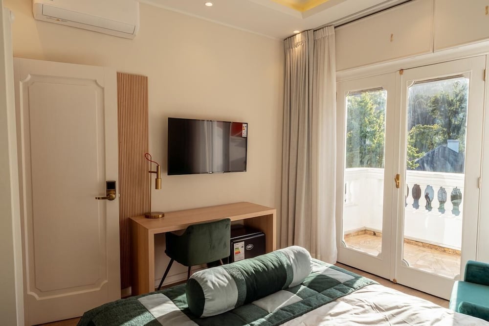 Deluxe Room, Balcony, Park View photo 1