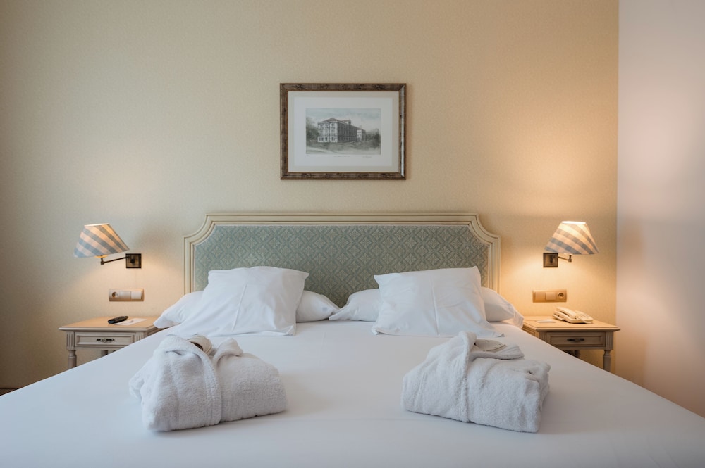 Standard Double or Twin Room - Photo 3