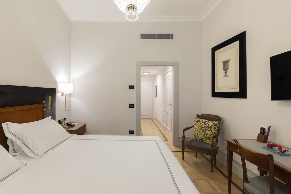 Standard Room, 1 King Bed photo 1