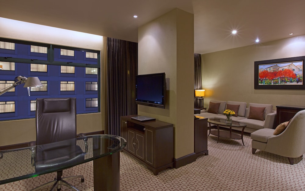 Club lounge access, Suite, 1 King, Grand Opera tower photo 1